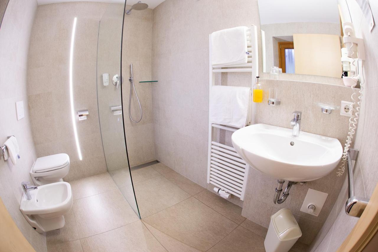 Almhotel Bergerhof Sarentino Bagian luar foto
