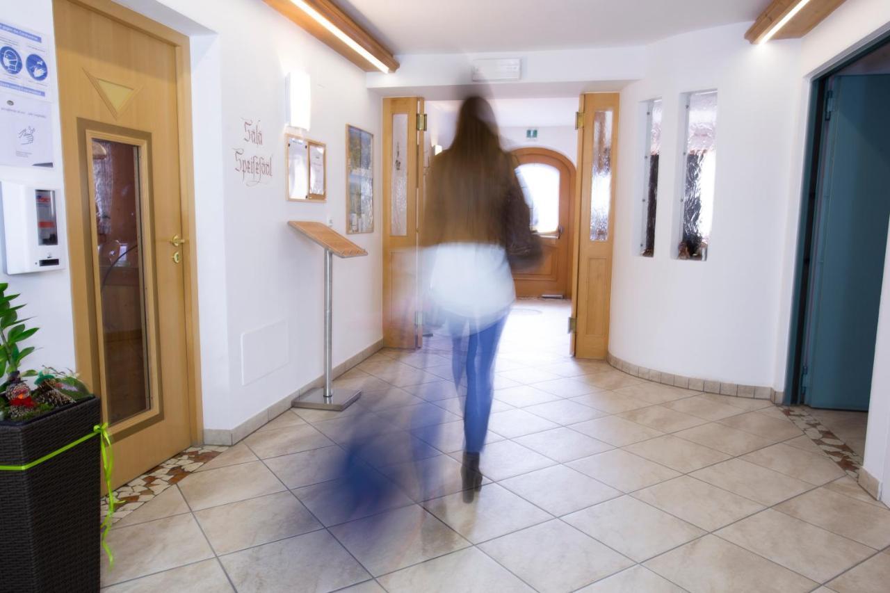 Almhotel Bergerhof Sarentino Bagian luar foto